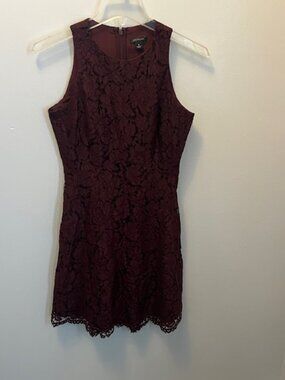 Women's New Ann Taylor Sleeveless Elegant Lace Dress. Size 0, Maroon, Back Zip